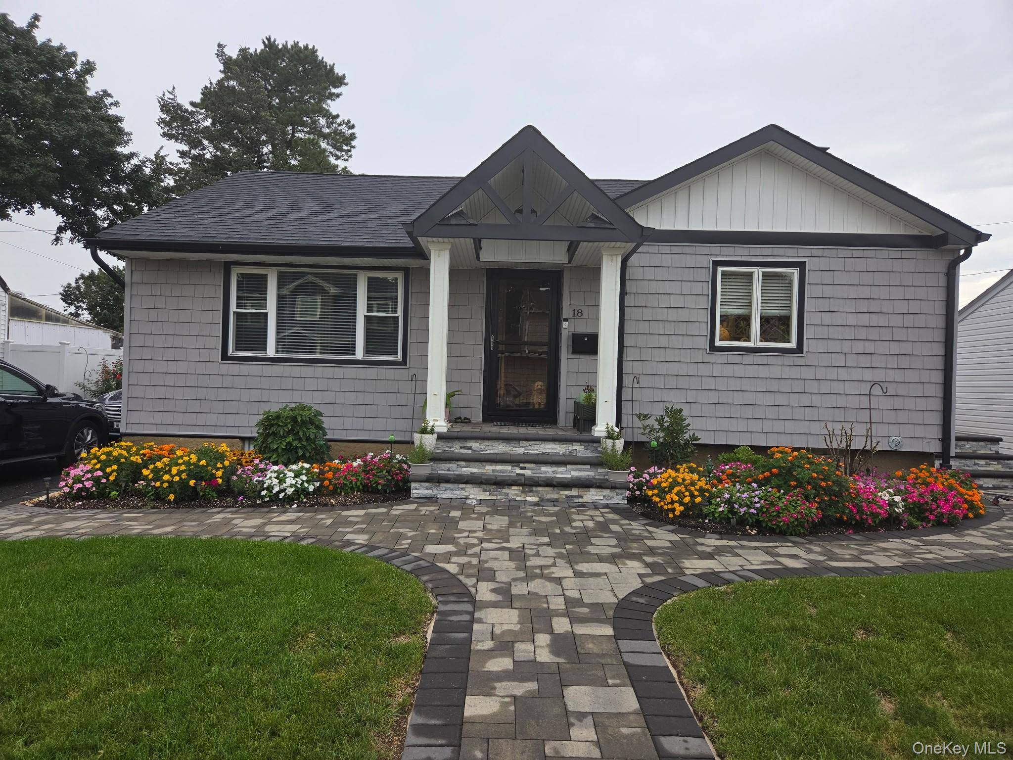 18 Devon RD, Bethpage, NY 11714