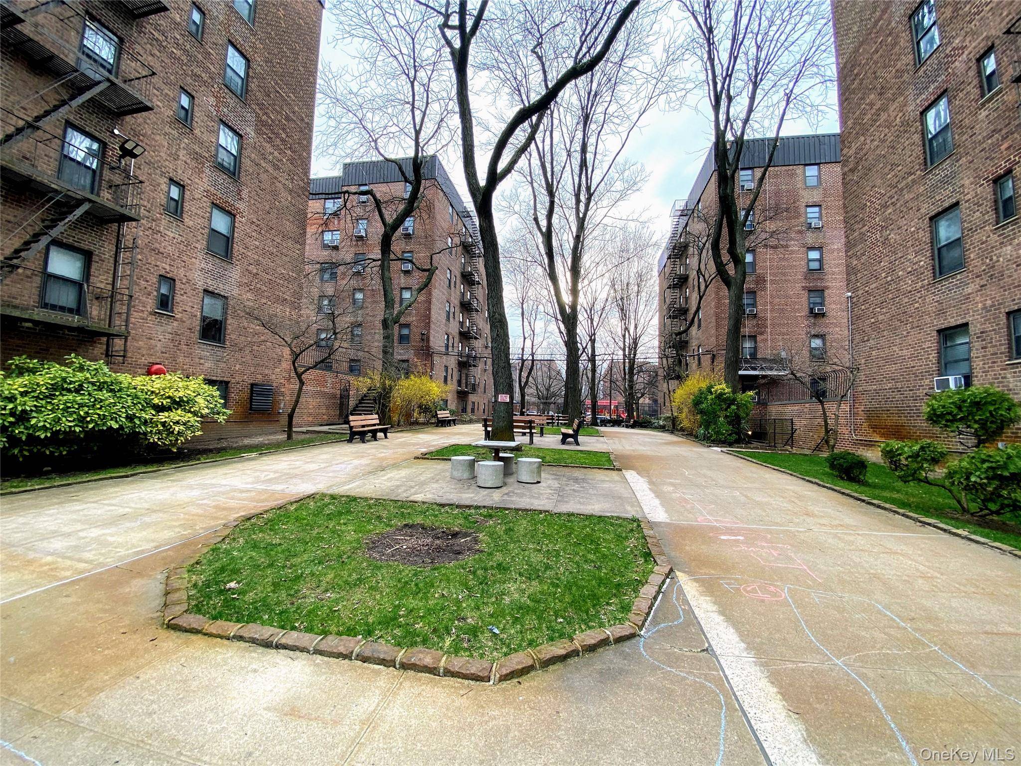 32-23 90th ST #405, East Elmhurst, NY 11369