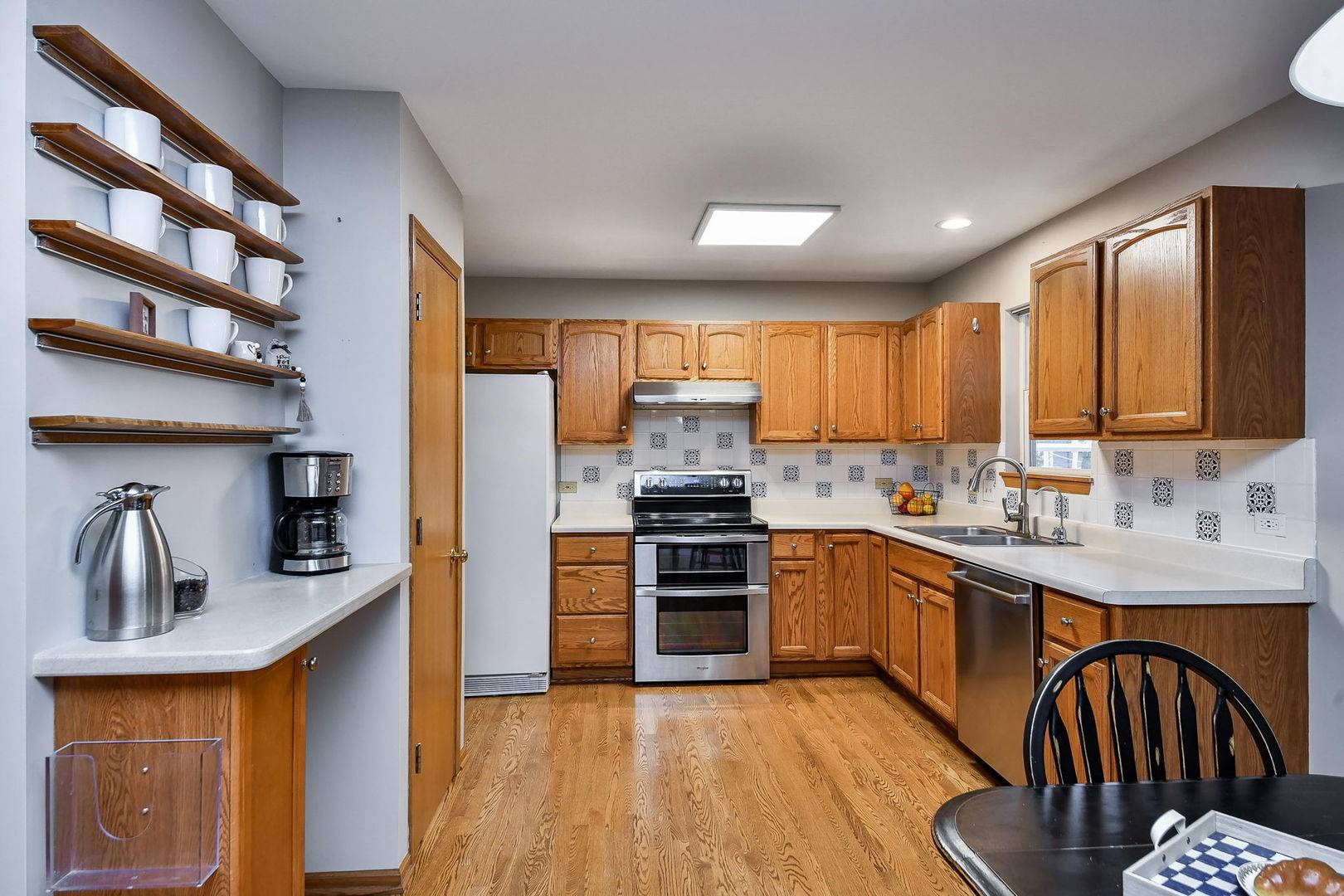 3S370 Curtis AVE, Warrenville, IL 60555