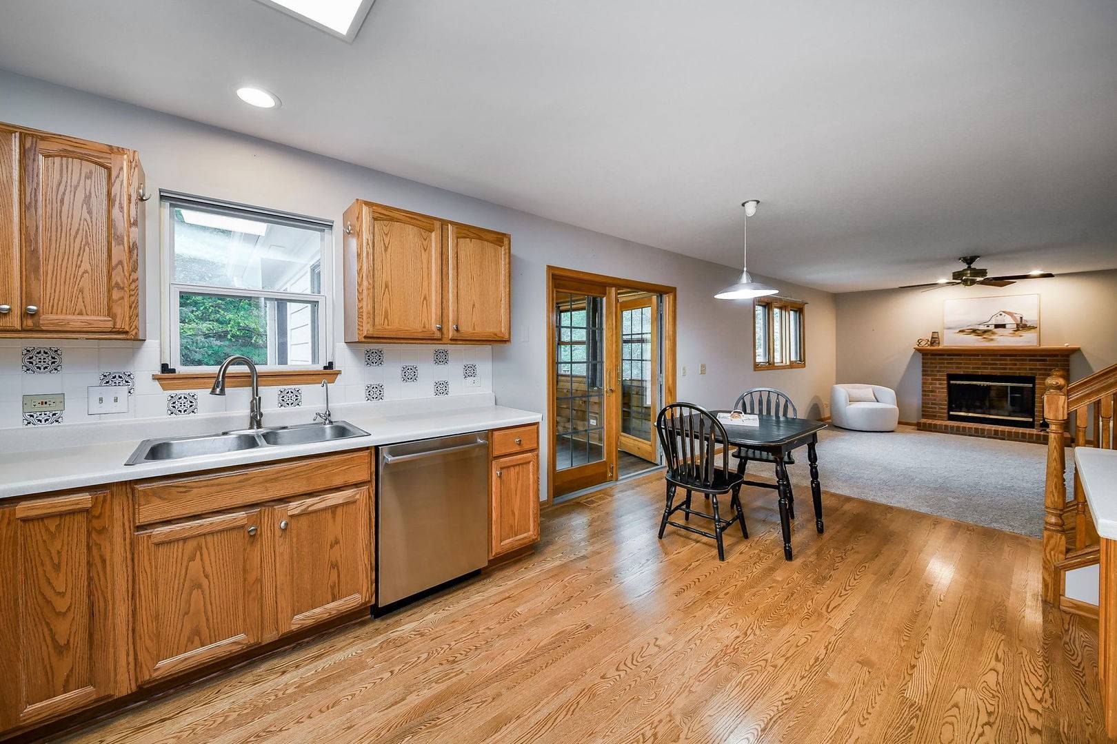 3S370 Curtis AVE, Warrenville, IL 60555