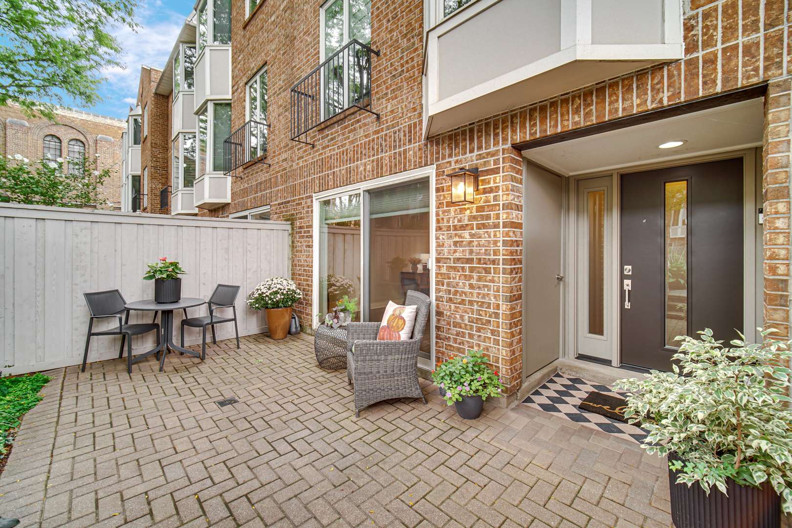 106 BISHOP QUARTER LN #0, Oak Park, IL 60302