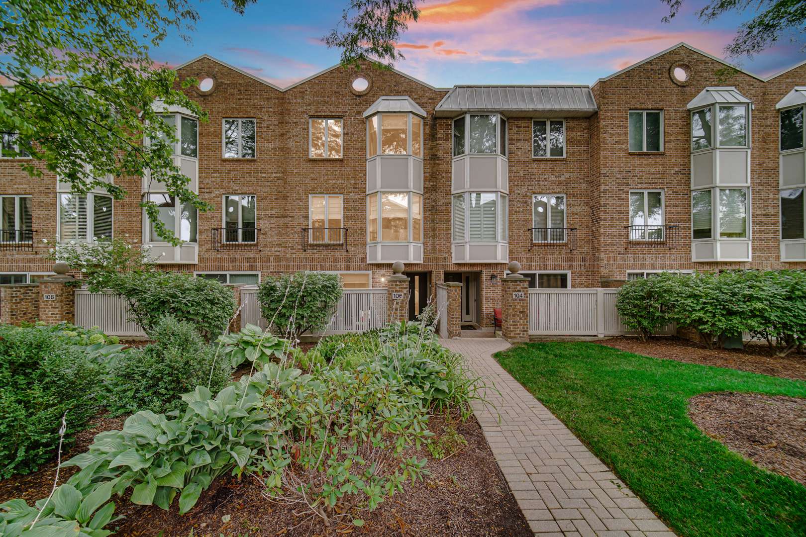 106 BISHOP QUARTER LN #0, Oak Park, IL 60302
