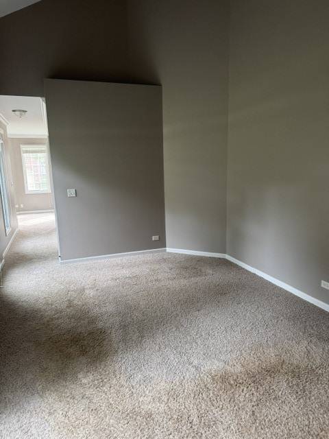 140 Roundtree CT, Bloomingdale, IL 60108