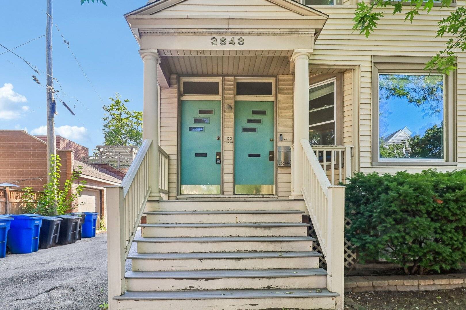 3643 N HOYNE AVE #2, Chicago, IL 60618