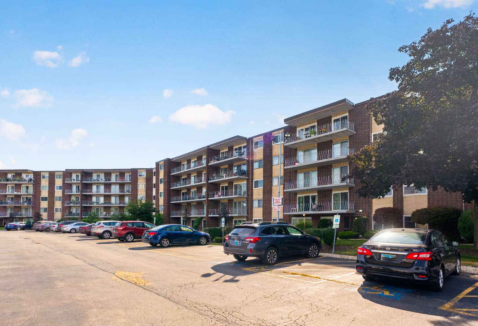 2900 Maple AVE #14E, Downers Grove, IL 60515