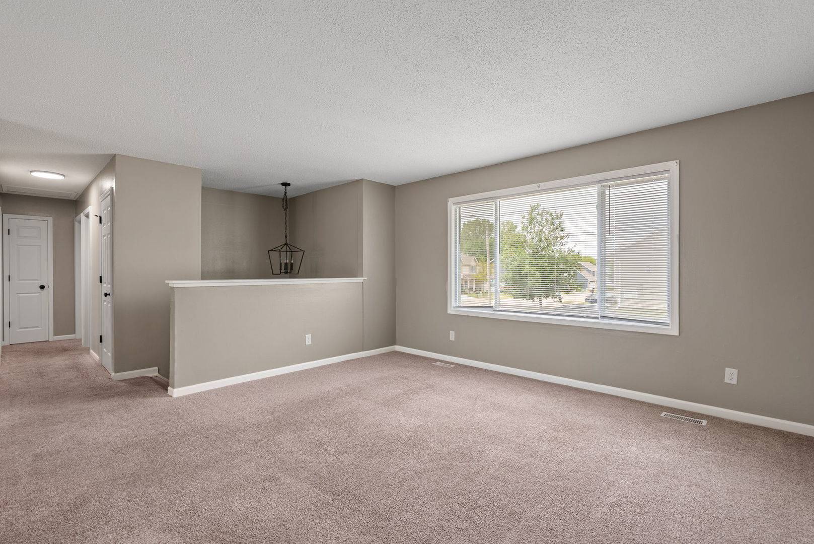 2623 W 61st ST, Davenport, IA 52806