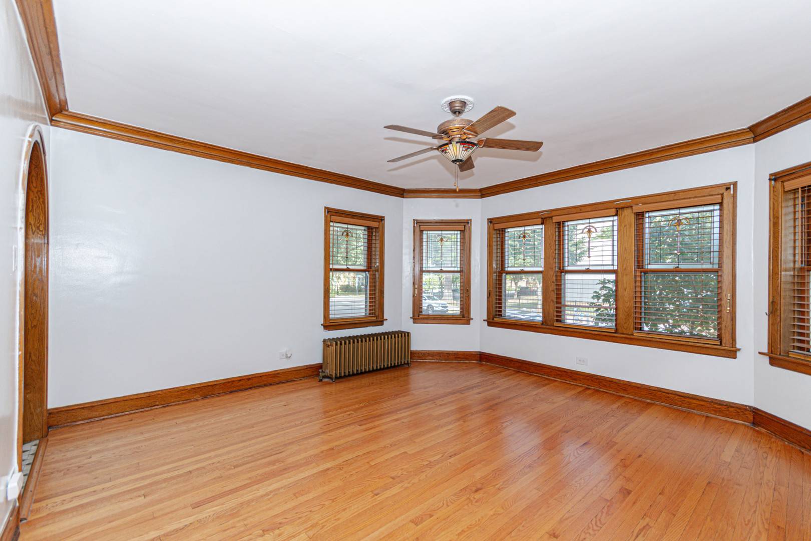 5253 W Wrightwood AVE, Chicago, IL 60639