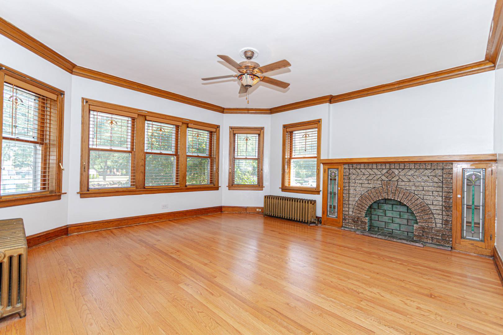 5253 W Wrightwood AVE, Chicago, IL 60639