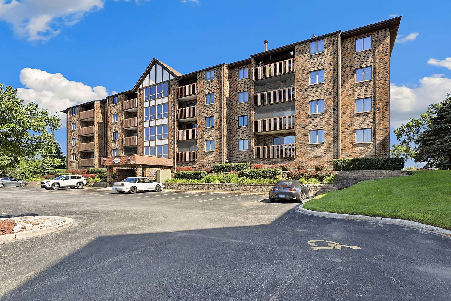 10420 Circle DR #24B, Oak Lawn, IL 60453