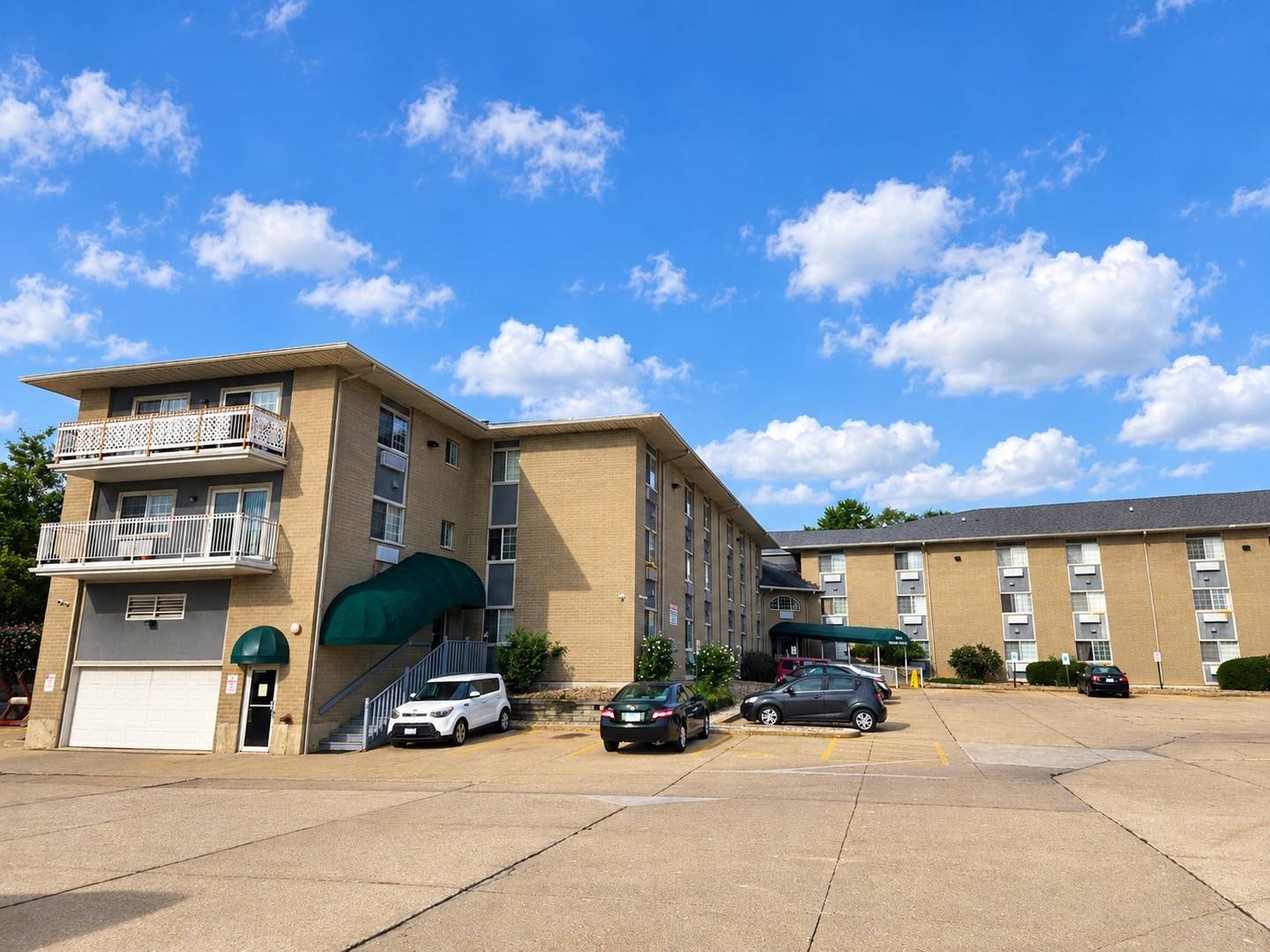 3305 Sunset AVE #122, Waukegan, IL 60087