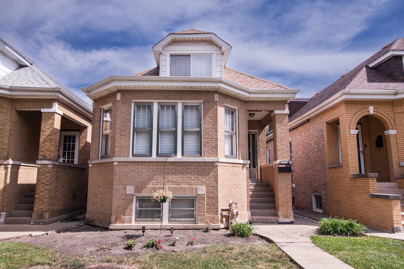 5425 N Linder AVE, Chicago, IL 60630