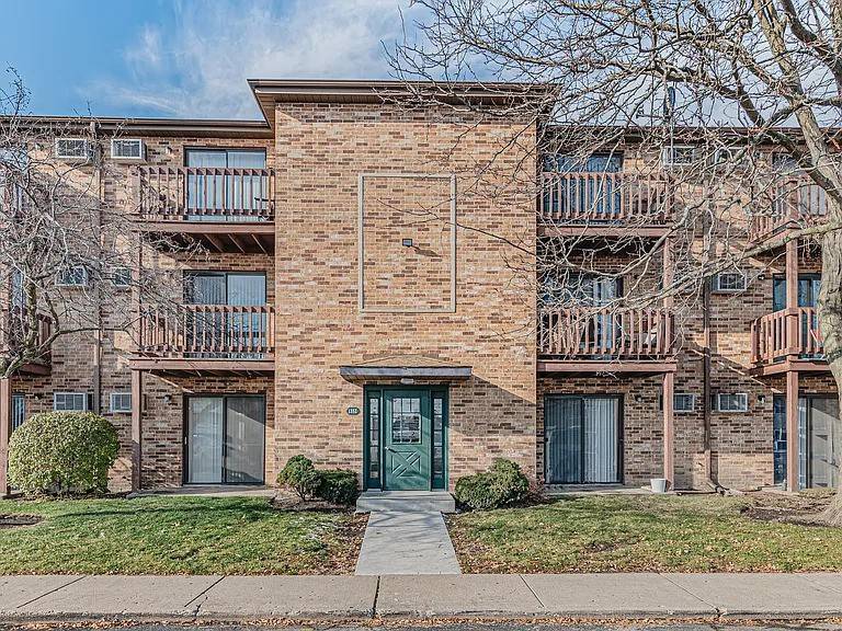 1352 N Geneva DR #2A, Palatine, IL 60074