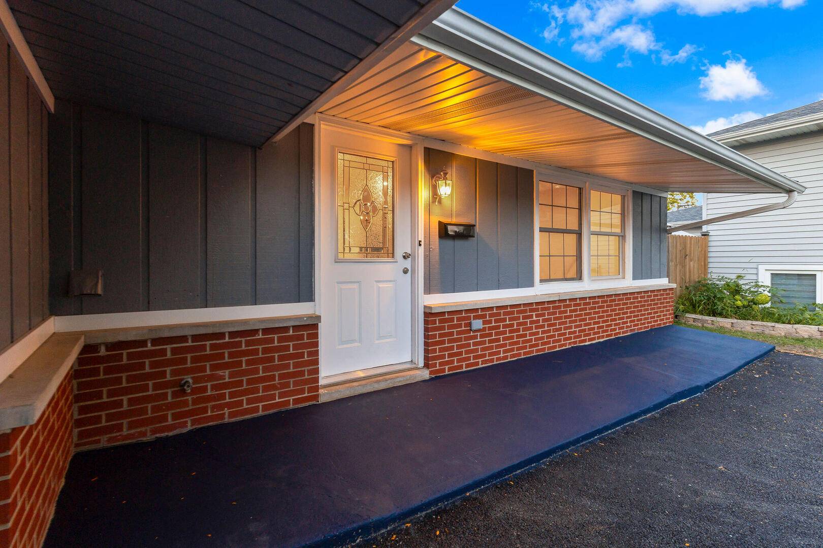 706 Armitage AVE, Glendale Heights, IL 60139