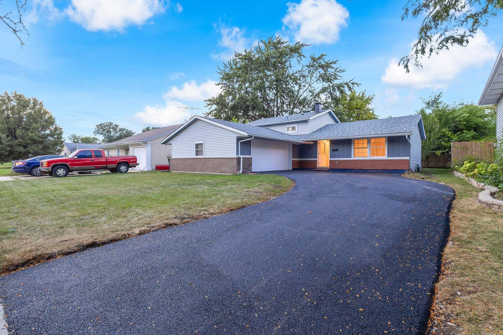 706 Armitage AVE, Glendale Heights, IL 60139