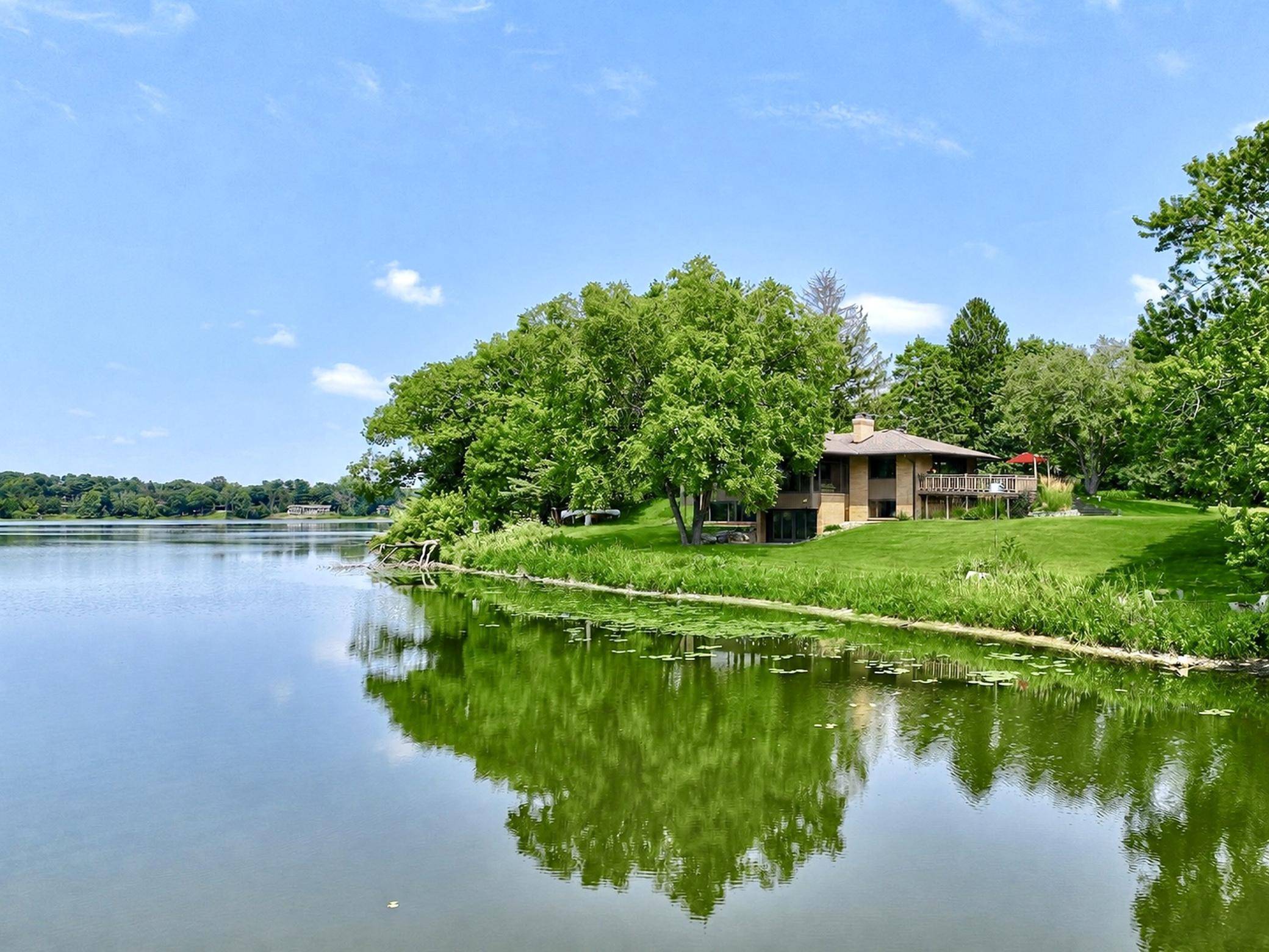 19 Dove LN, North Oaks, MN 55127