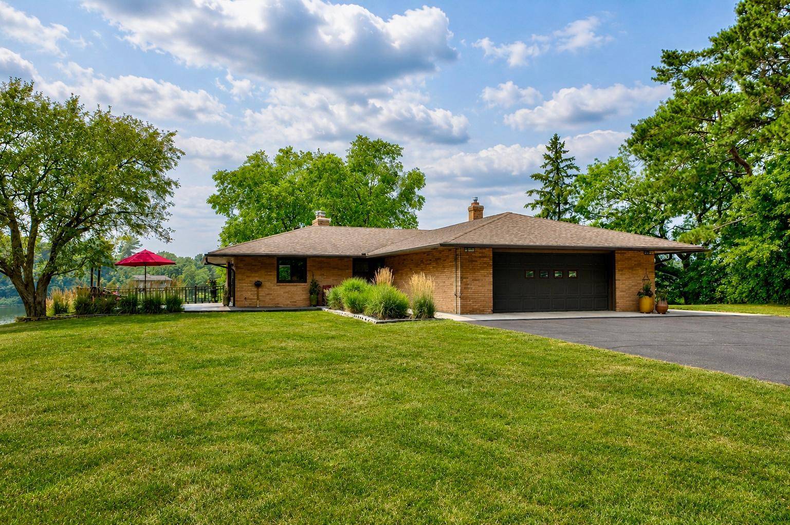 19 Dove LN, North Oaks, MN 55127
