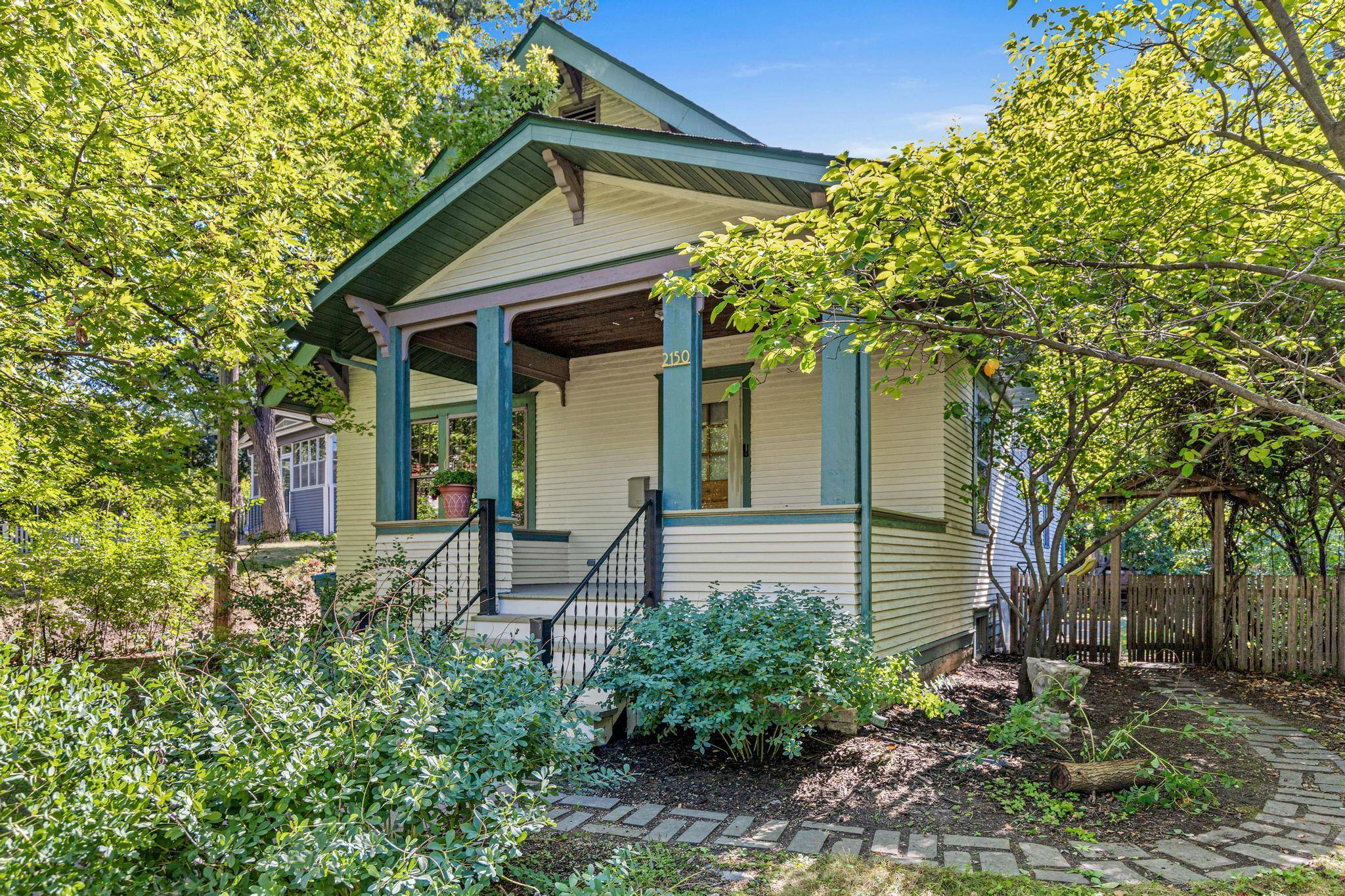 2150 Knapp ST, Saint Paul, MN 55108