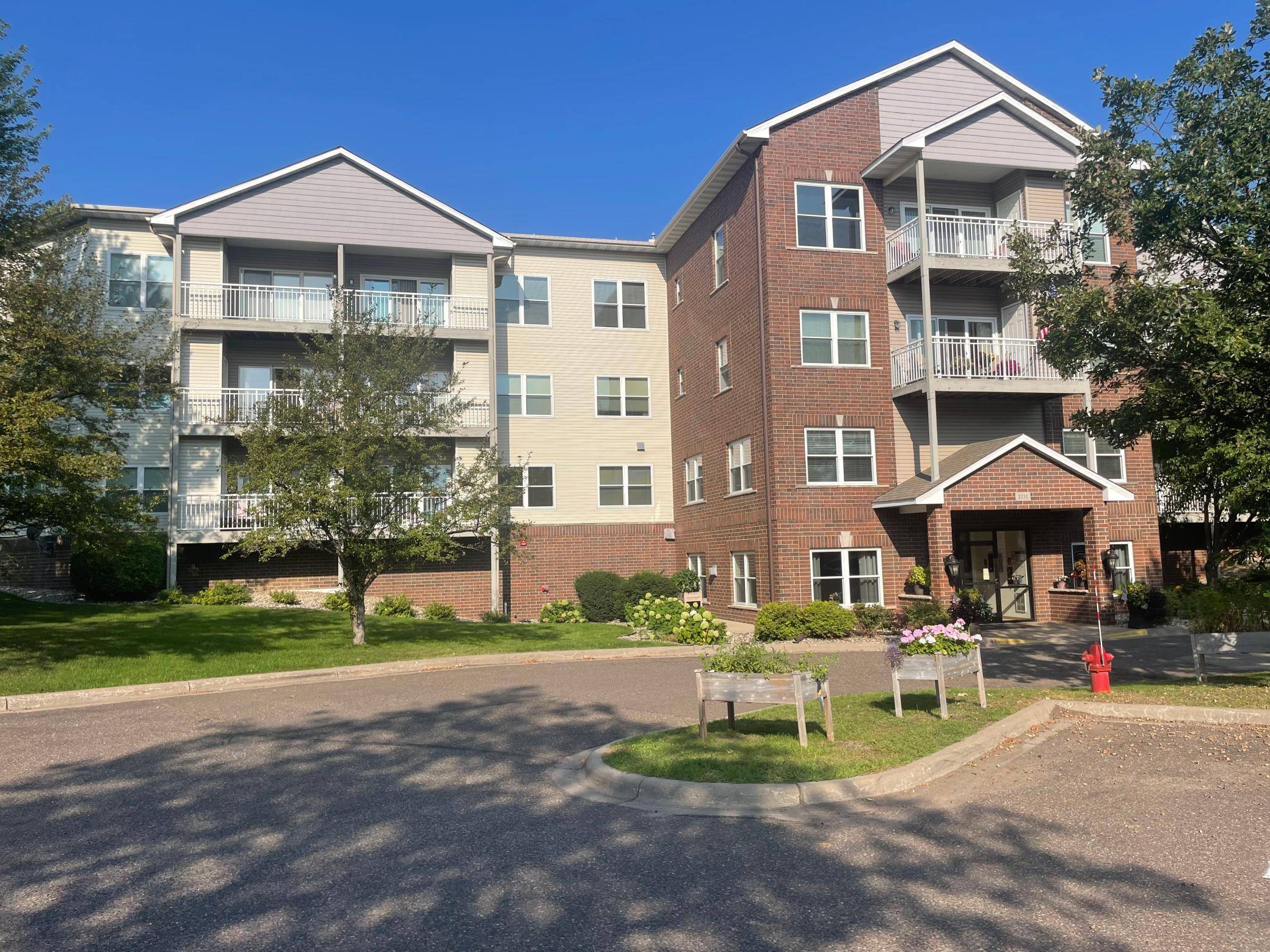 2231 Penn PL #305, North Saint Paul, MN 55109