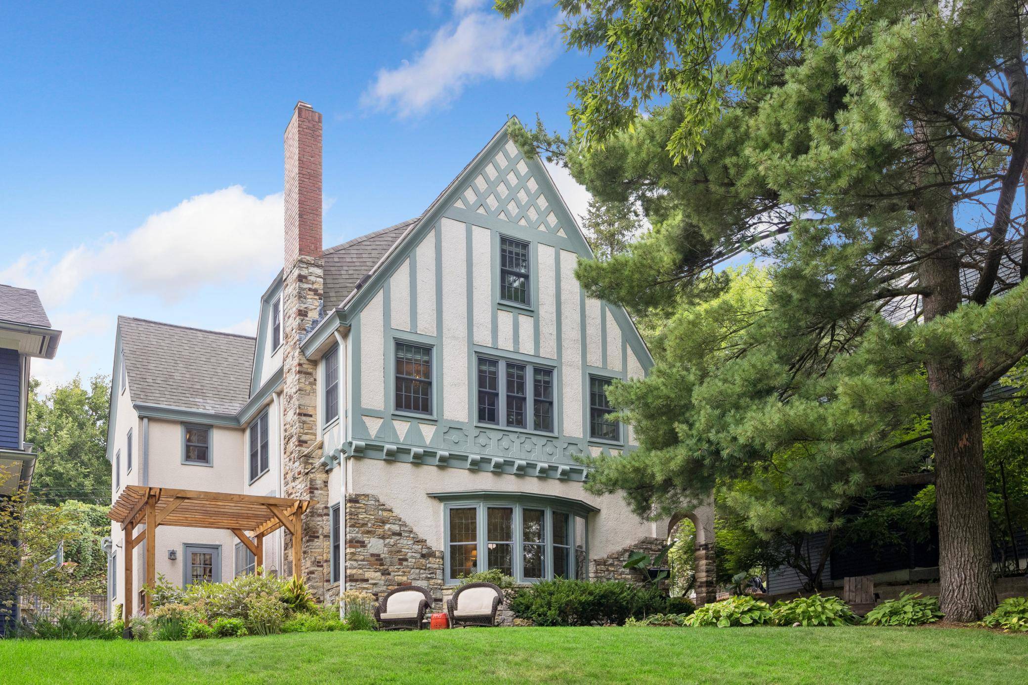 1015 W Minnehaha Pkwy, Minneapolis, MN 55419