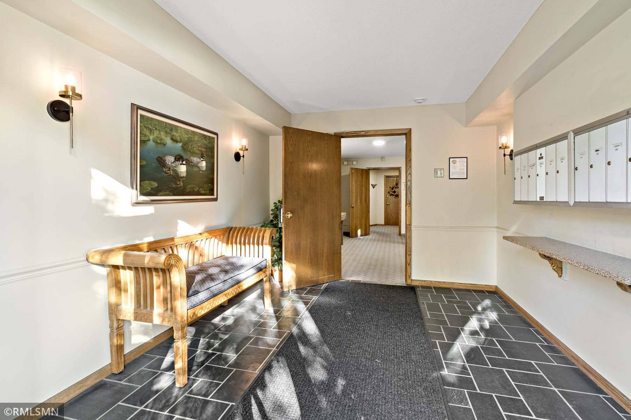1585 Dodd RD #302, Mendota Heights, MN 55118