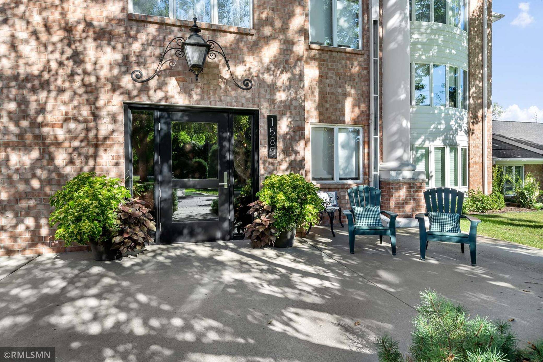 1585 Dodd RD #302, Mendota Heights, MN 55118