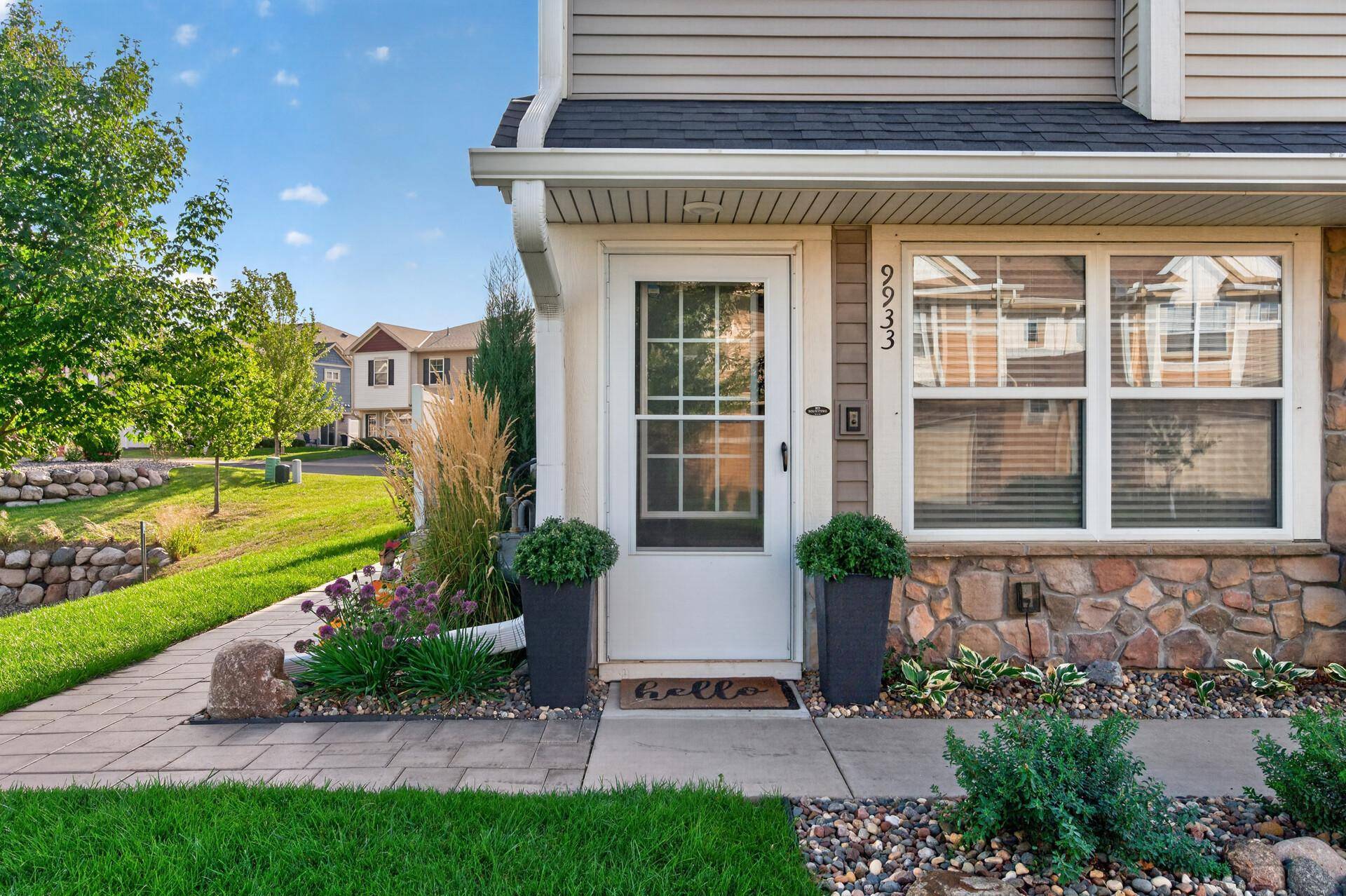 9933 5th St LN N, Lake Elmo, MN 55042
