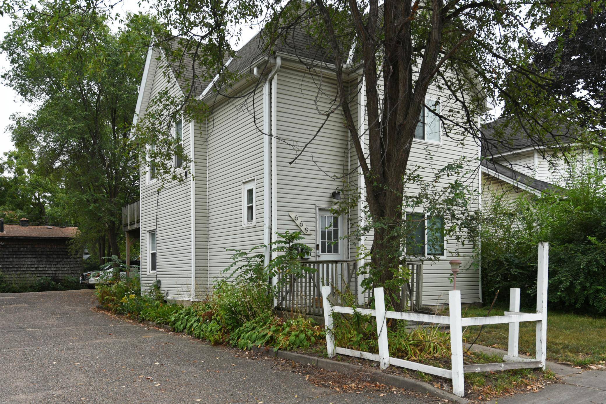 669 Old Highway 8 NW, New Brighton, MN 55112