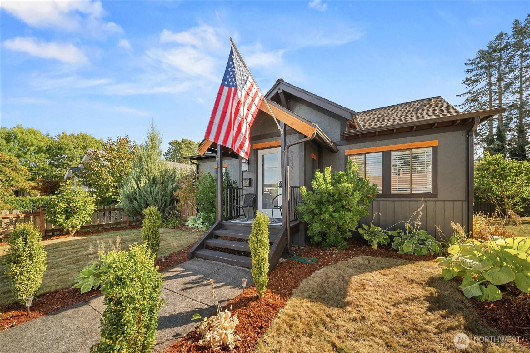1337 Pioneer ST, Enumclaw, WA 98022