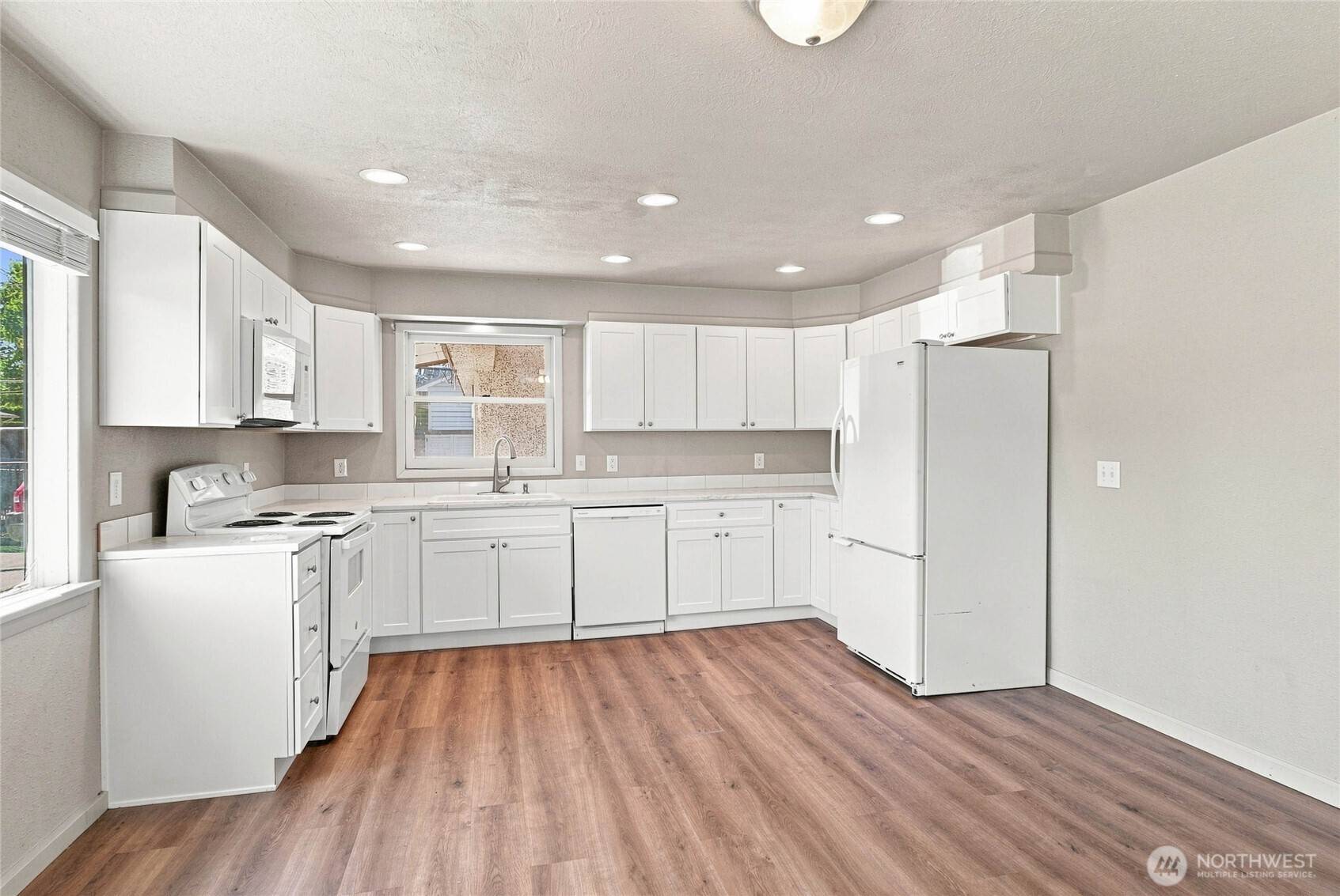 64 N James AVE, East Wenatchee, WA 98802