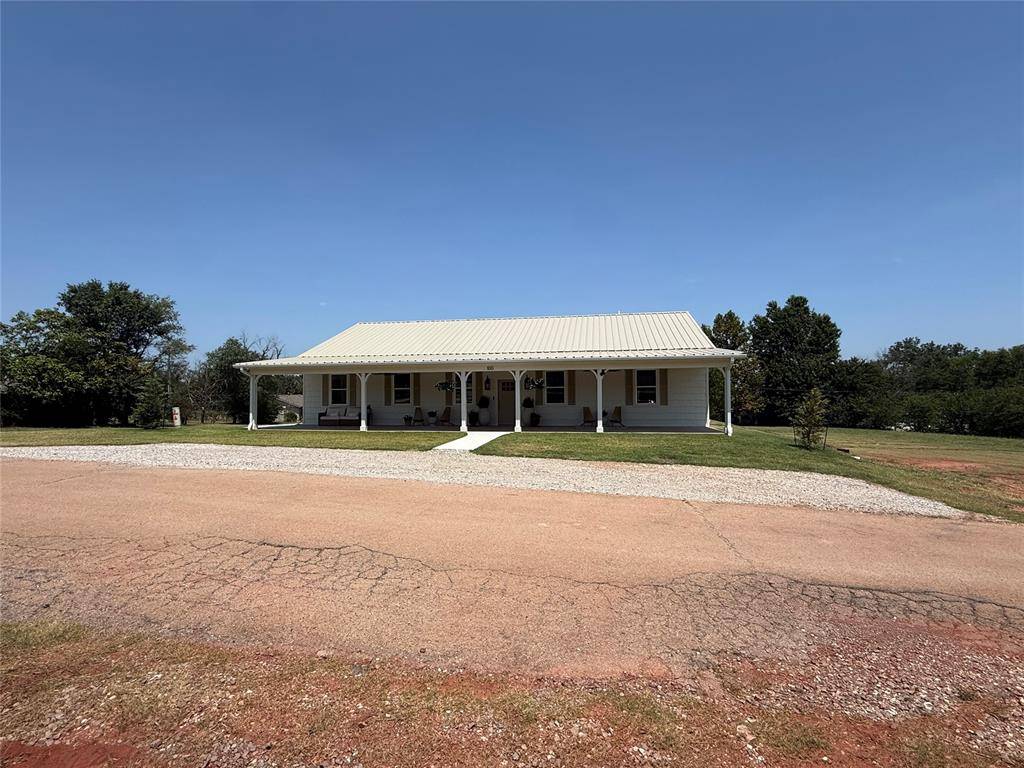 100 E 1st ST, Wellston, OK 74881