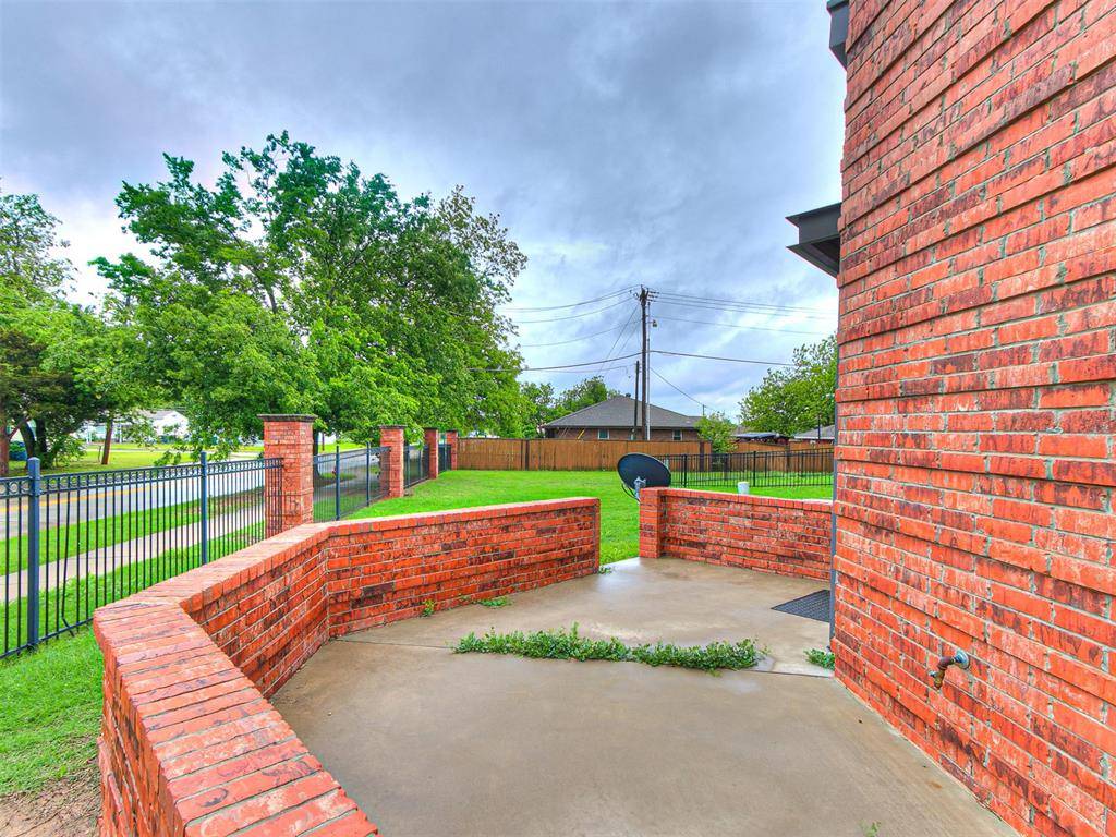 589 S Fretz AVE, Edmond, OK 73003