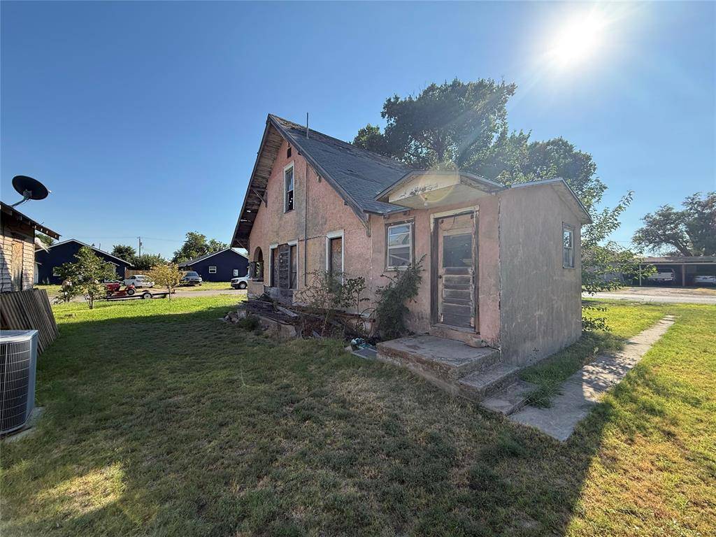 420 NW 2nd ST, Laverne, OK 73848