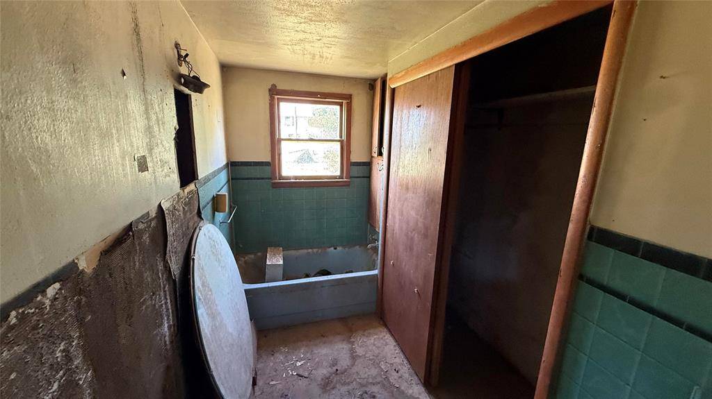 420 NW 2nd ST, Laverne, OK 73848