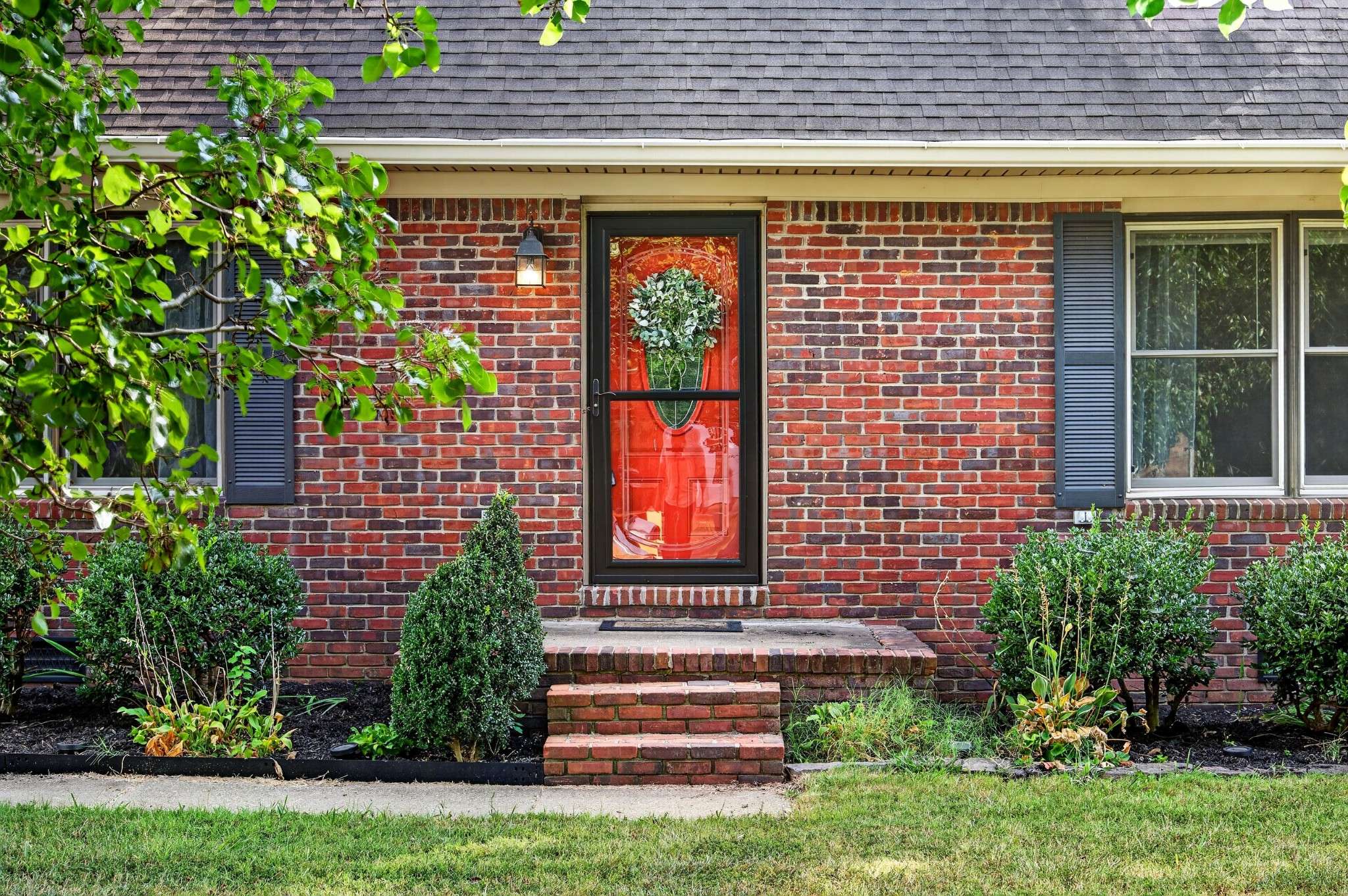 135 Springmont Dr, Hopkinsville, KY 42240