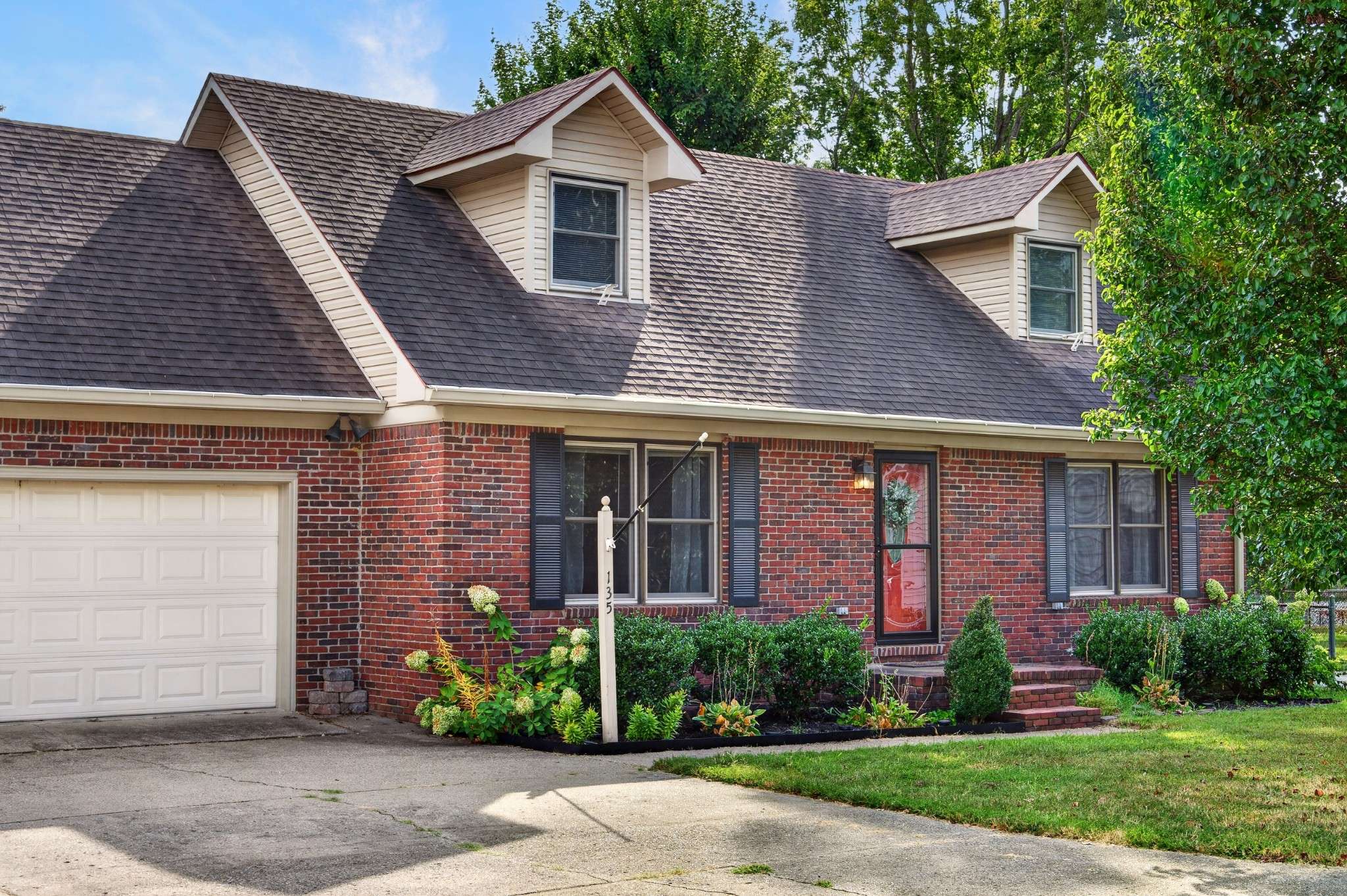 135 Springmont Dr, Hopkinsville, KY 42240