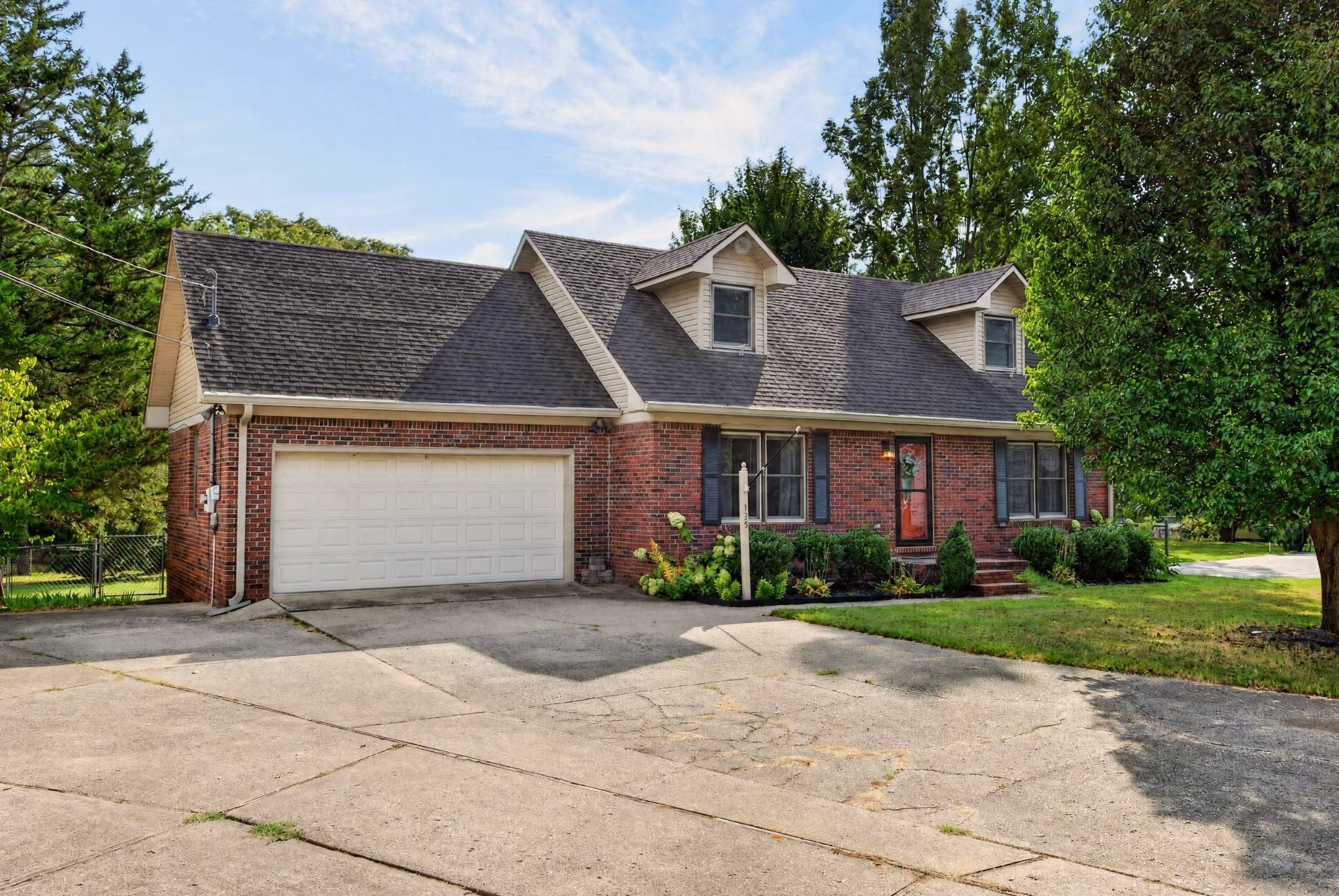 135 Springmont Dr, Hopkinsville, KY 42240