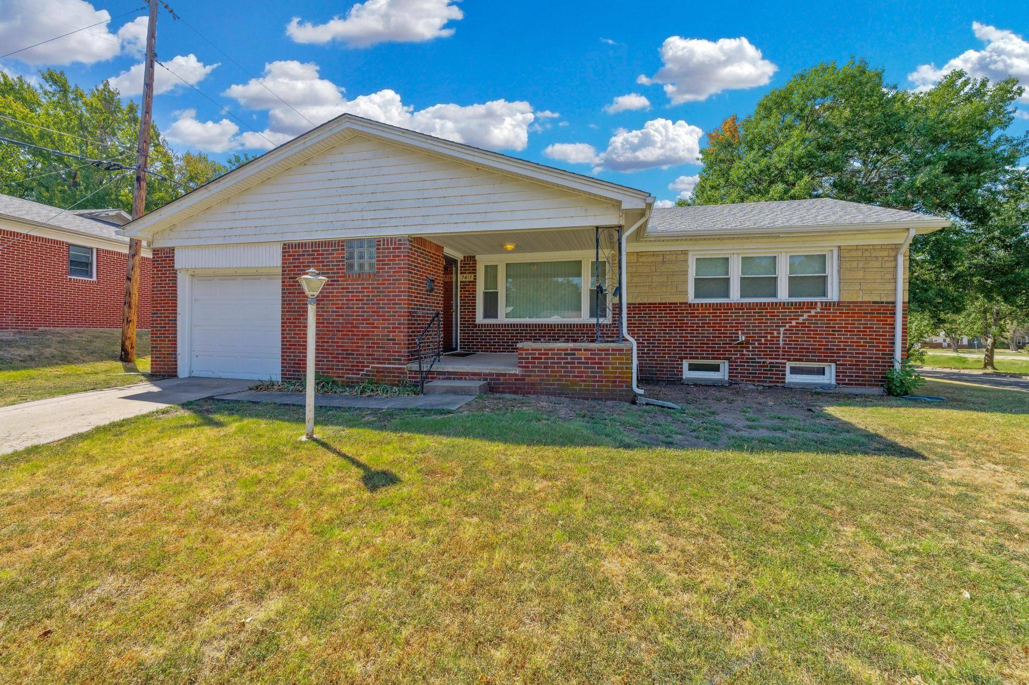 7417 E lincoln, Wichita, KS 67207