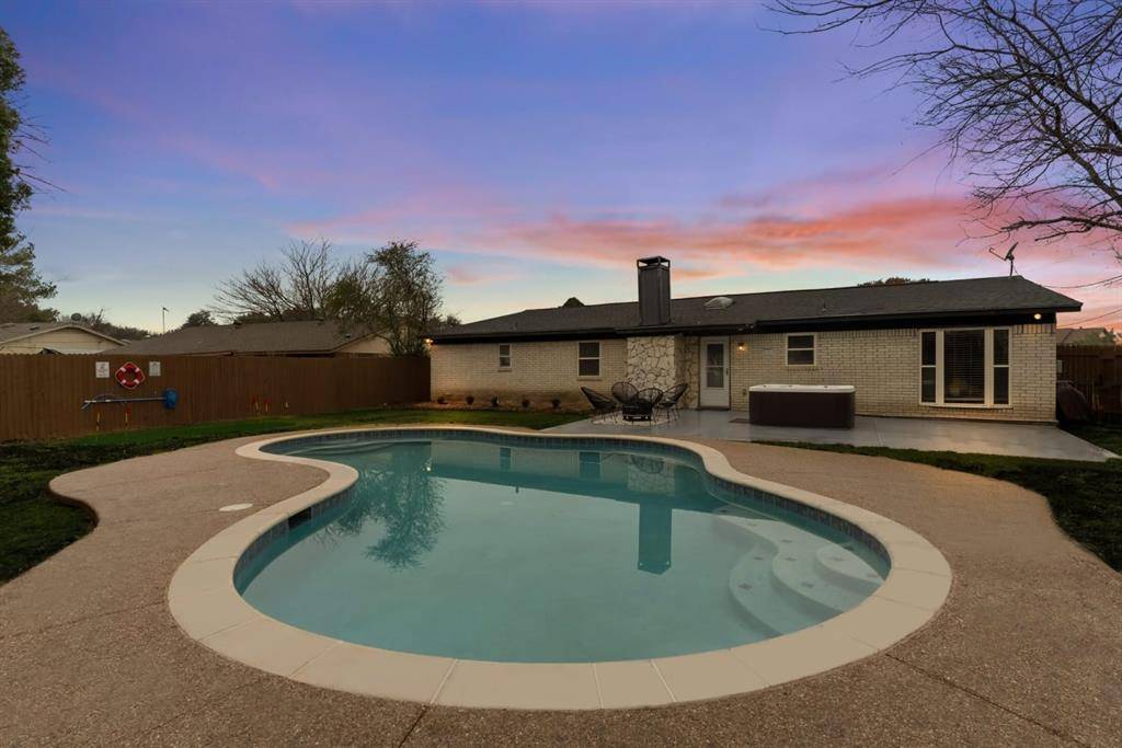 6048 Holiday Lane, North Richland Hills, TX 76180