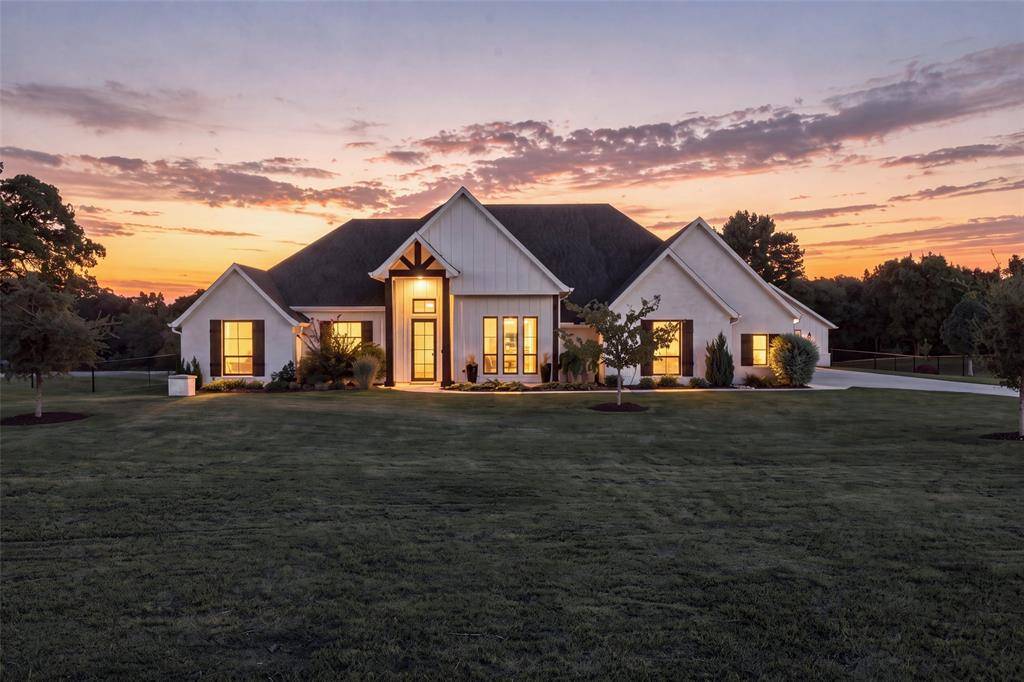 1072 Paradise Parkway, Poolville, TX 76487