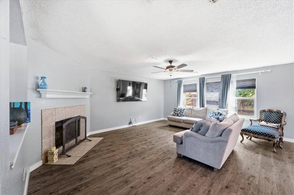 2423 Ranchview Drive, Grand Prairie, TX 75052