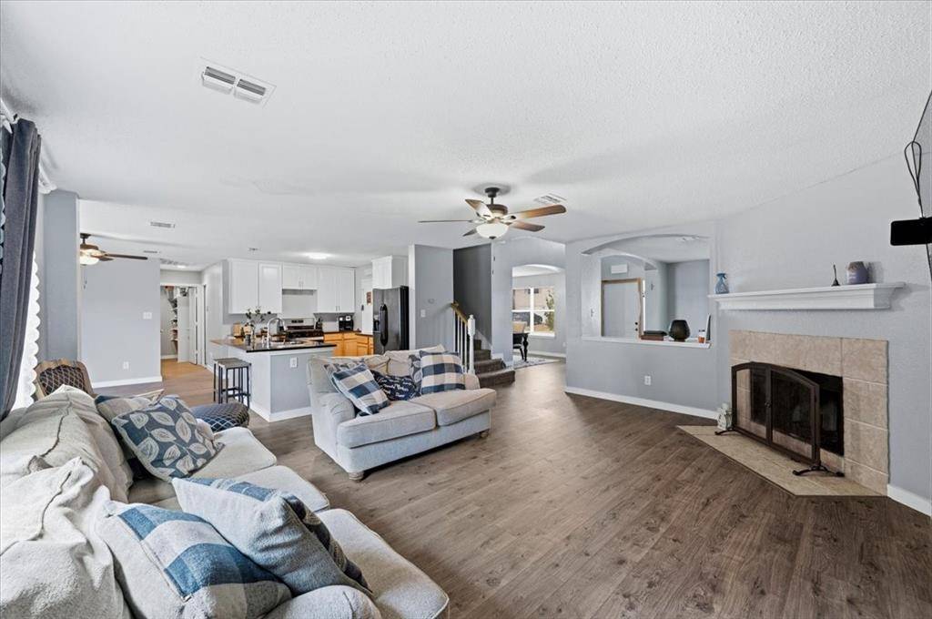 2423 Ranchview Drive, Grand Prairie, TX 75052
