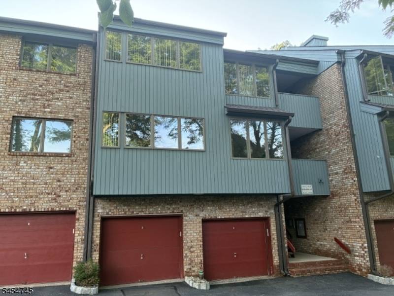 132 Indian Hollow Ct #132, Mahwah Twp., NJ 07430