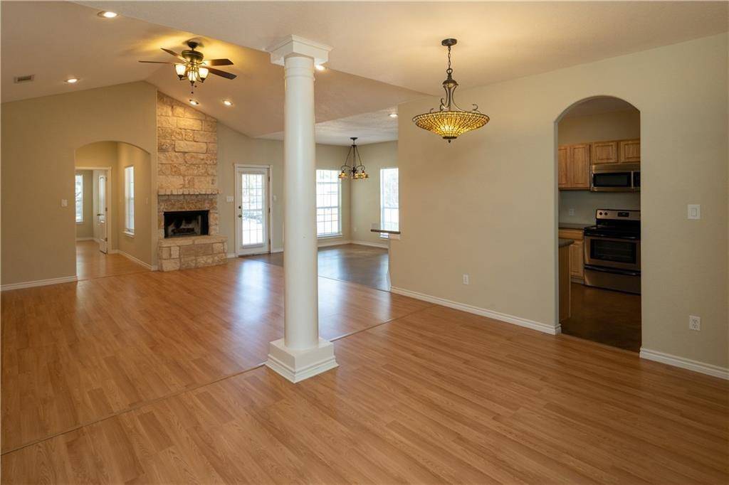 412 Cargill DR, Spicewood, TX 78669