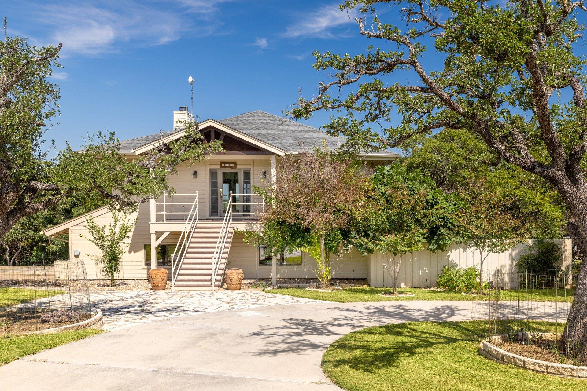 313 Kendall DR, Spicewood, TX 78669
