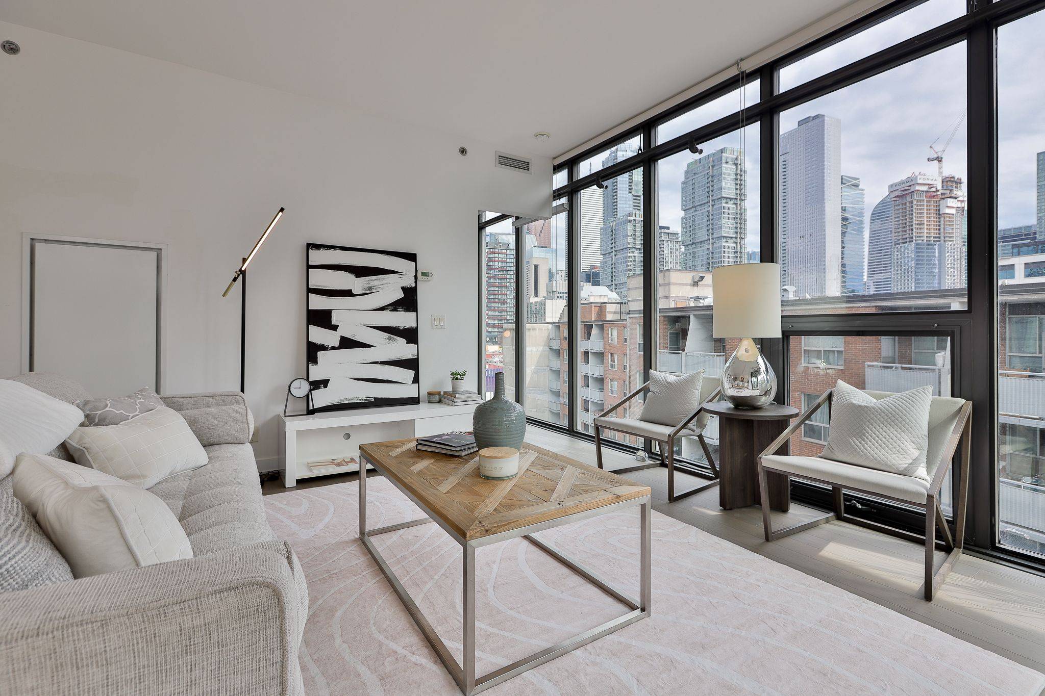 15 Beverley ST #710, Toronto C01, ON M5T 1X8