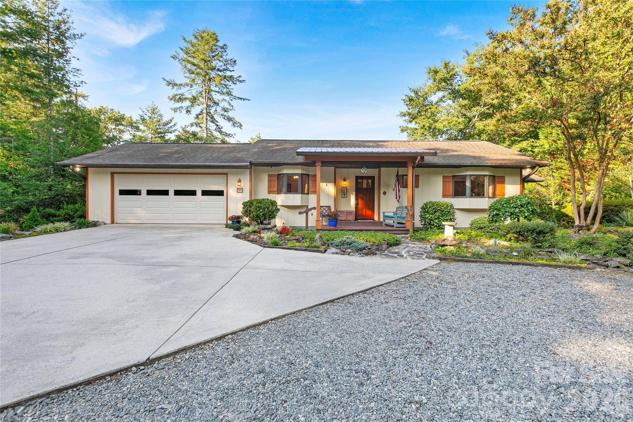 374 Riverside Estate RD, Brevard, NC 28712