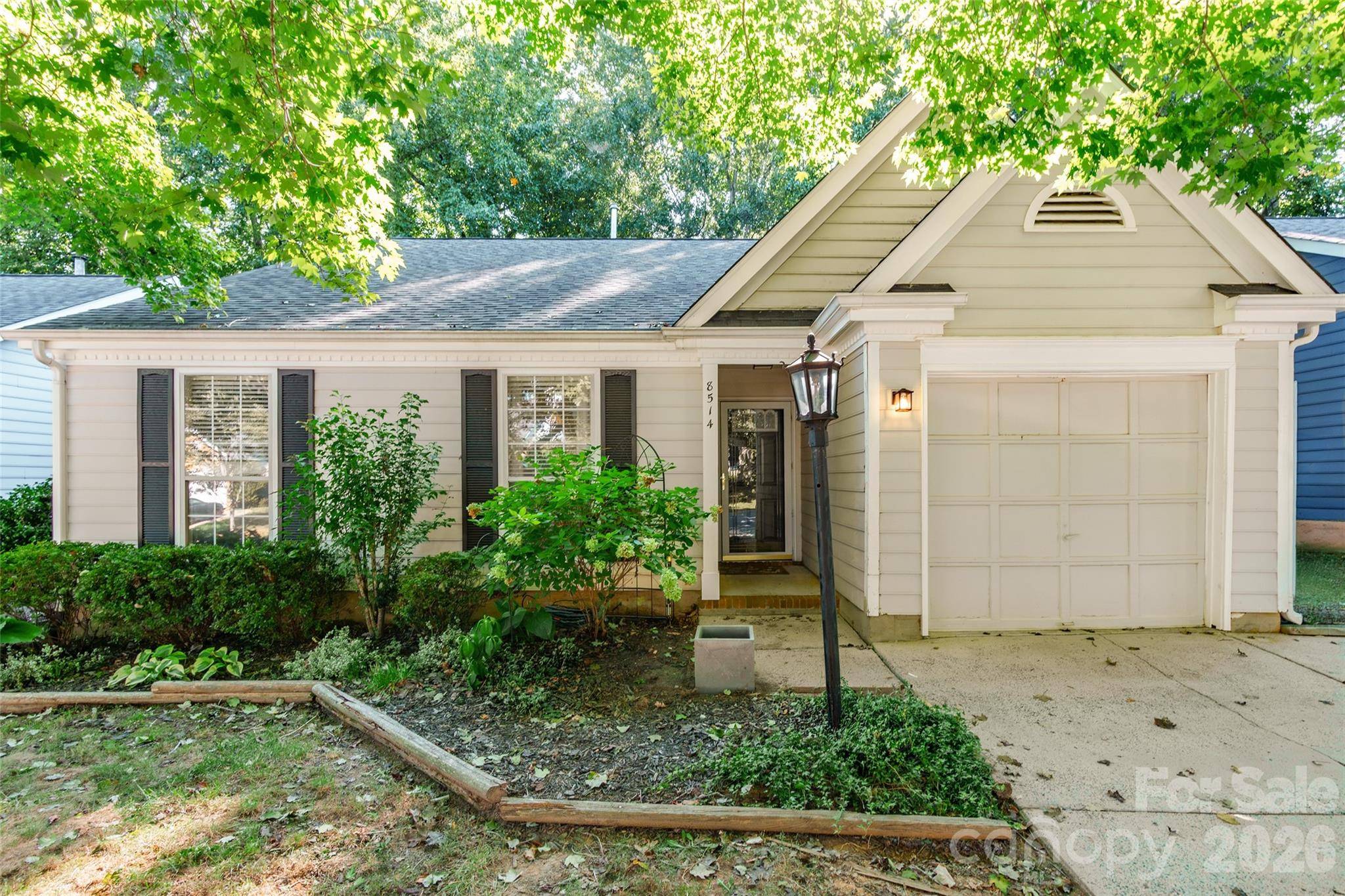 8514 Lockerbie LN, Charlotte, NC 28215