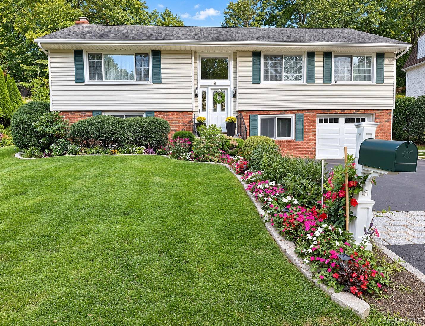 61 Center DR, Old Greenwich, CT 06870