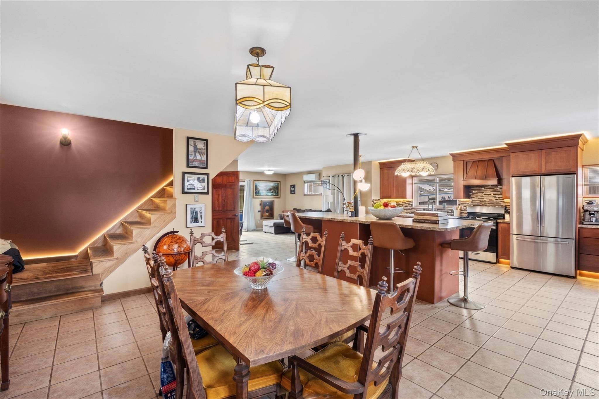 547 Sunnybrook DR, Oceanside, NY 11572