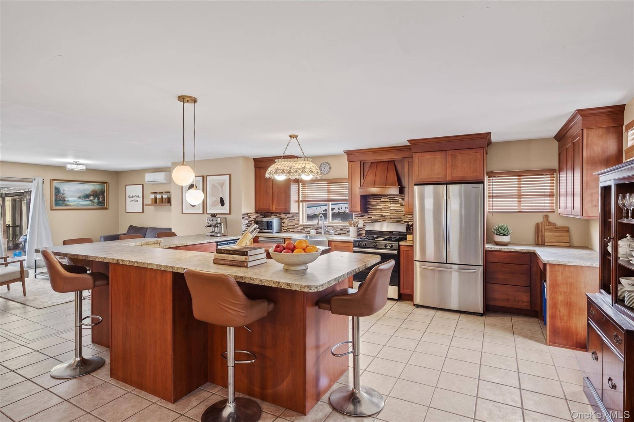 547 Sunnybrook DR, Oceanside, NY 11572